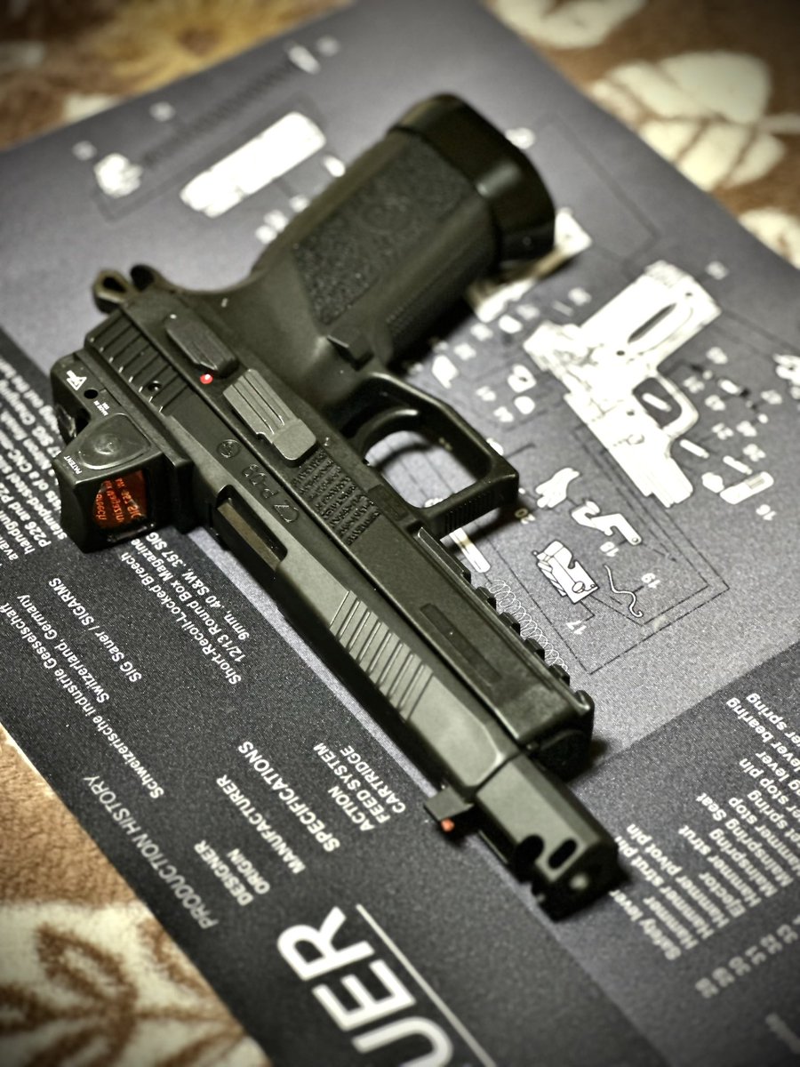 nekonabestation's tweet image. 頼み忘れパーツが届いたので
早速組み込んで完成させました。
#モケイパドック　さん速攻です。

YouTube見るようになってから
つい贔屓しちゃいます。
商売は、顏が見えると良いですね。

他にお世話になっているショップさんも
買い物のキッカケは店主さんと話したことでした。

#P09 #carbon8