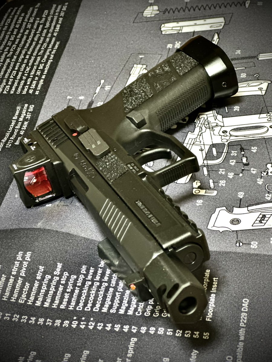 nekonabestation's tweet image. 頼み忘れパーツが届いたので
早速組み込んで完成させました。
#モケイパドック　さん速攻です。

YouTube見るようになってから
つい贔屓しちゃいます。
商売は、顏が見えると良いですね。

他にお世話になっているショップさんも
買い物のキッカケは店主さんと話したことでした。

#P09 #carbon8