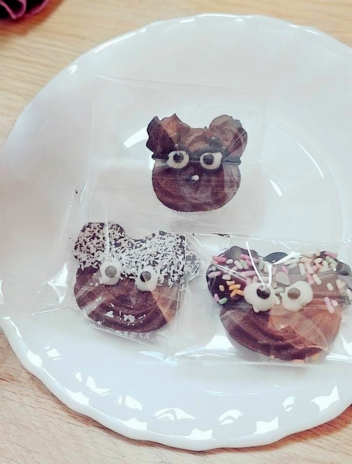 次女から少し早めのバレンタイン♥
全部イチから作ったそうです☺
俺の顔に似せたクッキーめちゃ可愛いい☺
似てるかどうかはさておき(笑)味は抜群でした。