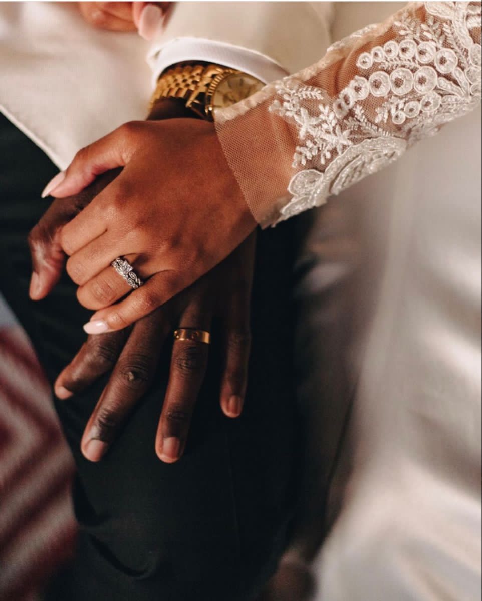 powerfmuganda's tweet image. What are some things married people say to singles that feel like too much pressure?
powerfm.co.ug 
#UrbanEdge
#AllAboutLove