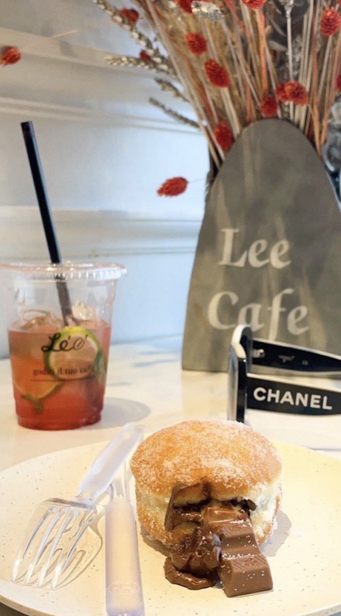 1ilMe's tweet image. تثقِل كاهلك الأيام وتهِب مسّرات الاصحاب وتشيل عن  كتوفك ثقلها🌸💕.
.
.
تفاصيل حب وحياة🌸…
.
.
#تفاصيل #مسائيات #حبيت_أقول #حب #حياة