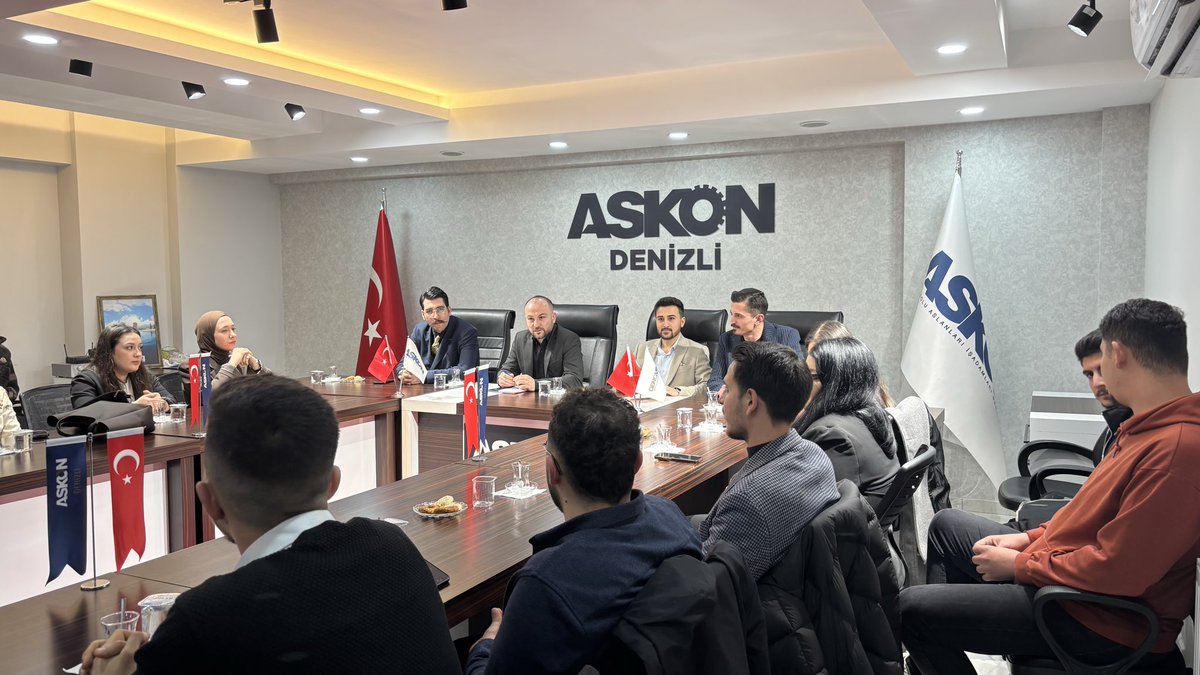 denizliakgenc's tweet photo. İl Başkanımız @mahmutmertc ve il başkan yardımcılarımız ile birlikte Genç ASKON Denizli şube başkanlığına yeni atanan Çağatay Altunbaş ve yönetimini ziyaret ettik.
Genç girişimcilerimizle verimli bir sohbet gerçekleştirerek karşılıklı fikir alışverişinde bulunduk.
Nazik ev sahiplikleri için teşekkür ederiz.