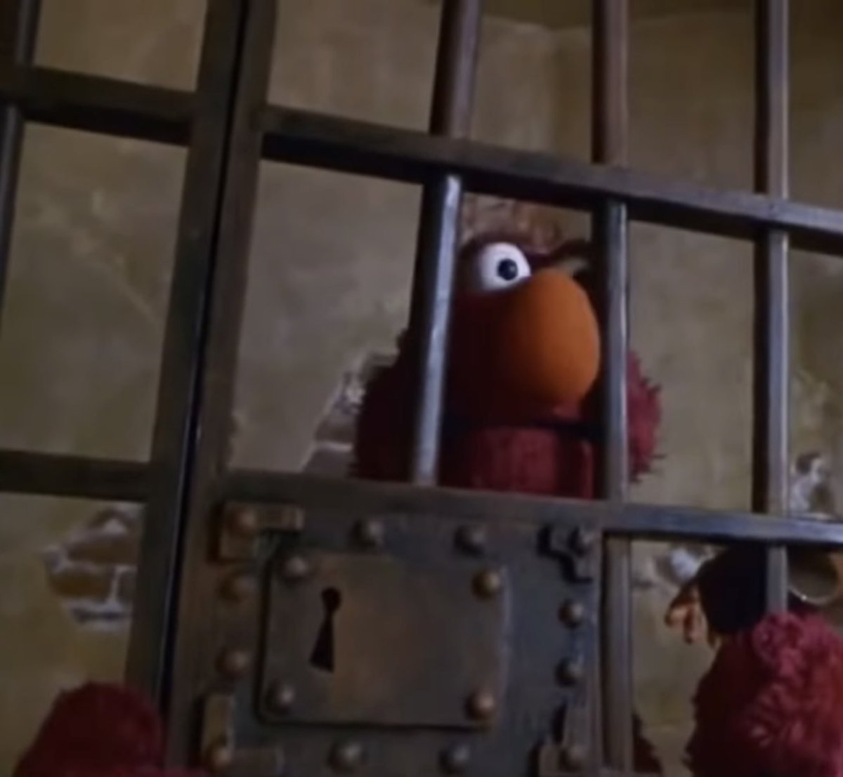 PUPPET COMEDY FACT:
Telly Monster has been jailed.