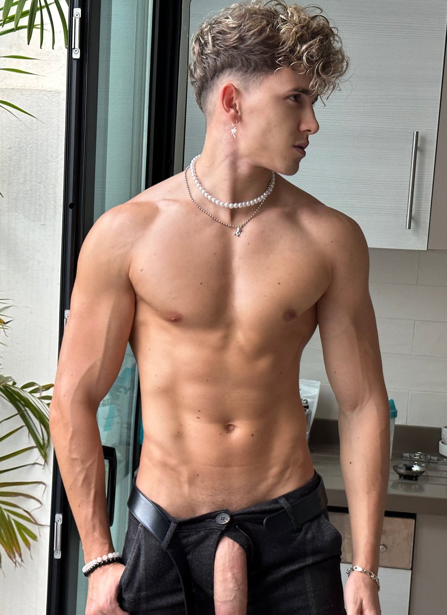 Wataa

All my content linktr.ee/maksimvip