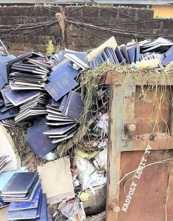 "Line Spacing 1.5"
"Font size 20"
"Font style Times New Roman"
"Your literature review is too scanty"
"Your citation is poor"
"Print 4 copies, 3 for the department and one for you"

This is where it ends...like I said "the most useless thing in University Education, is Project"