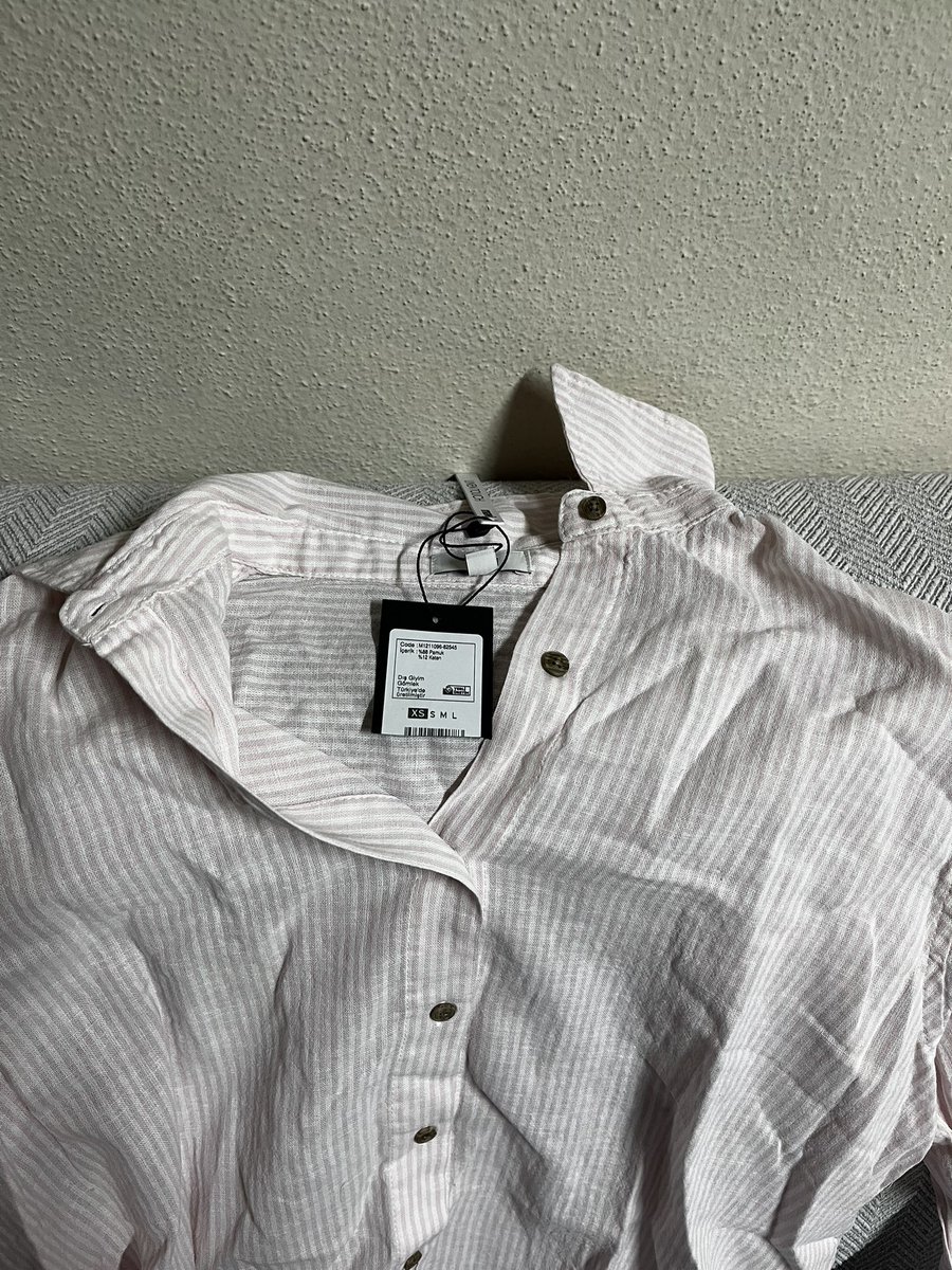 Sevgili <a href="/mavi/">Mavi</a> bana gömlek değil, sanki tarihin ilk tekstil örneği geldi. Paketi açtığımda sanki yaşanmışlık (hor kullanılmışlık) kokuyordu... Olmayan ticari ahlakınız, 2. el kreasyonunuz ve vintage sevginiz gözlerimi yaşarttı😍<a href="/mavi/">Mavi</a>