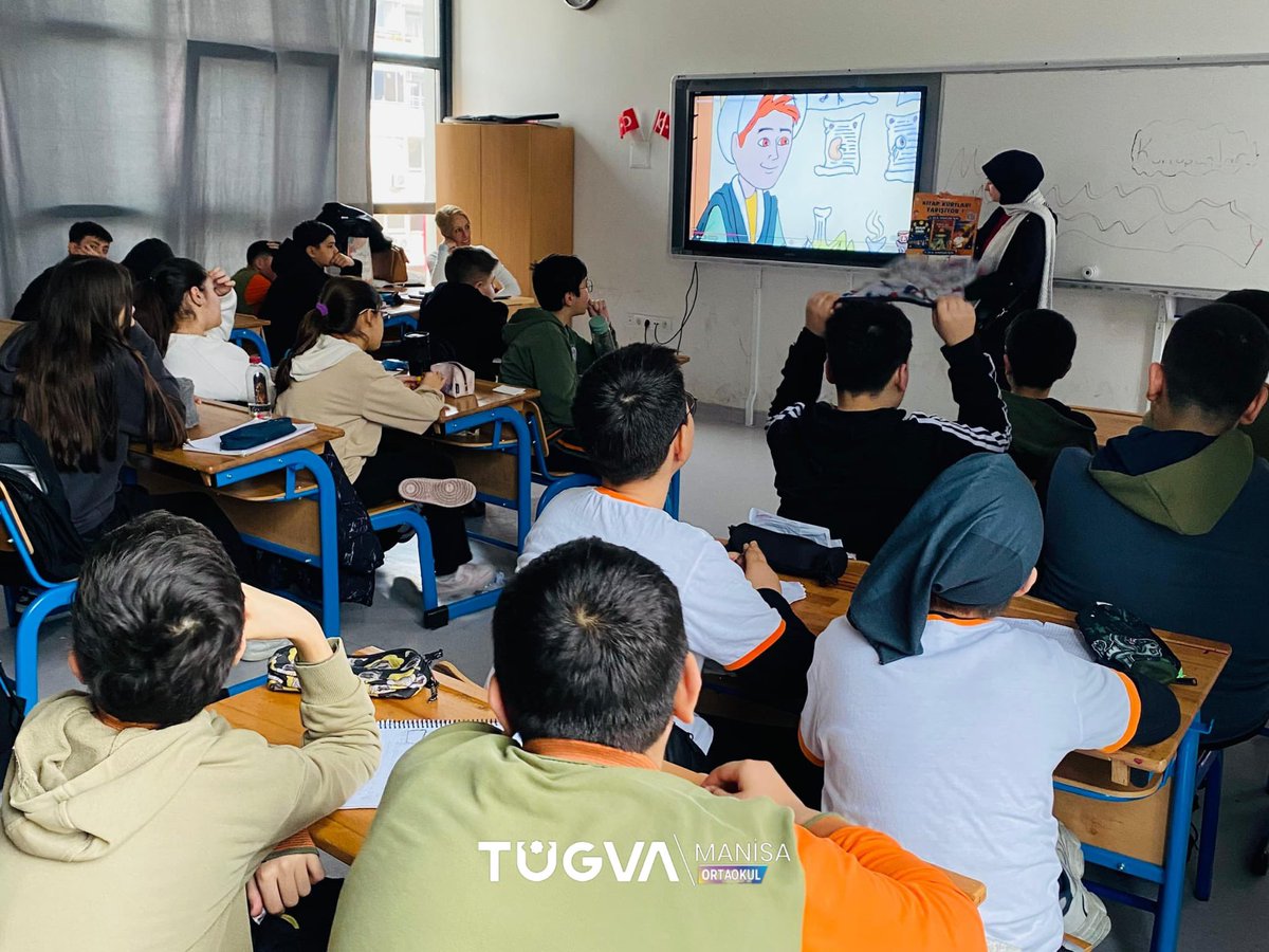 📍 Münire Bayer Ortaokulu
📘 Okuma Tutkusu Yarışmaya Dönüşüyor!
Kitap Kurdu Yarışması’nın tanıtım programını öğrencilerimizle birlikte gerçekleştirdik. Kitap sevgisini pekiştiren, düşünmeyi ve araştırmayı teşvik eden bu anlamlı yolculuğun heyecanını hep birlikte paylaştık.