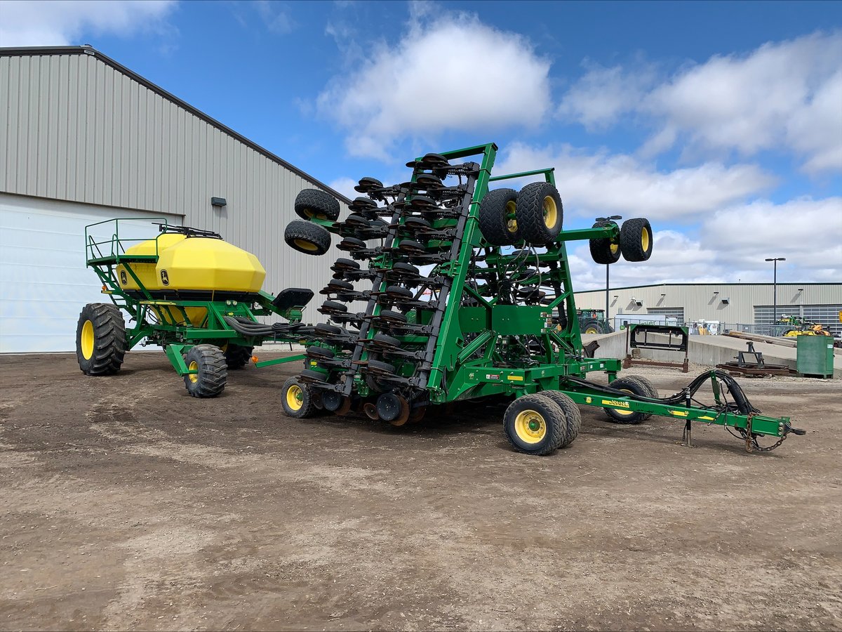 PremierEquip1's tweet image. TRADE TUESDAY: 2011 #JohnDeere 1890 $95,995 - KICK START DISCOUNTS AVAILABLE - 40', 350 Bu 1910 Cart, All Run Blockage, 7.5/15" Spacing #PremierPreowned #PremierEquip #TradeTues premierequipment.ca/used-equipment…
