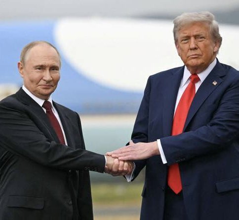 The cover design of the 2026 Estonian Foreign Intelligence Service annual report reminds a certain photo. Hardly a coincidence coming from a community that speaks in signals.

Report publicly available here: raport.valisluureamet.ee/2026/en/