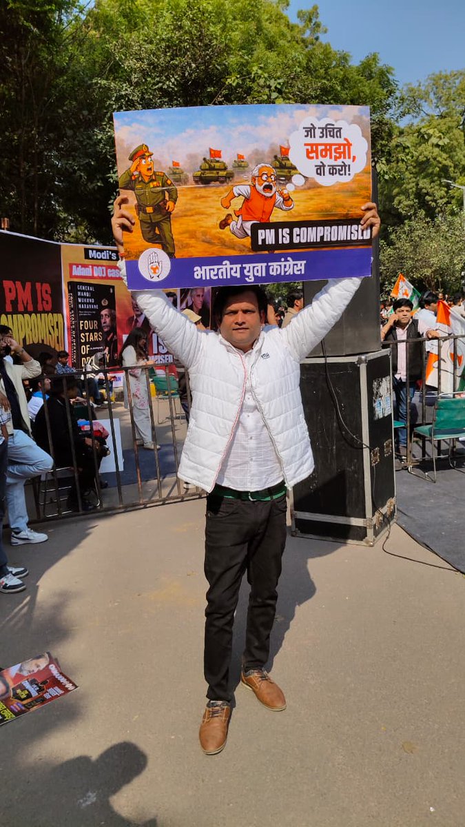 AshishYCongress's tweet photo. आज दिल्ली जंतर-मंतर पर 'प्रधानमंत्री आवास घेराव' में युवा कांग्रेस के साथियों के साथ सरकार की तानाशाही के खिलाफ आवाज उठाई। हम डरेंगे नहीं, हम झुकेंगे नहीं! 

@IYC @EhsanKhanIYC @IYCJharkhand @UdayBhanuIYC #PMisCompromised #Delhi @INCIndia @RahulGandhi #Protest #Congress #iyc https://t.co/7aWDg0jvfw