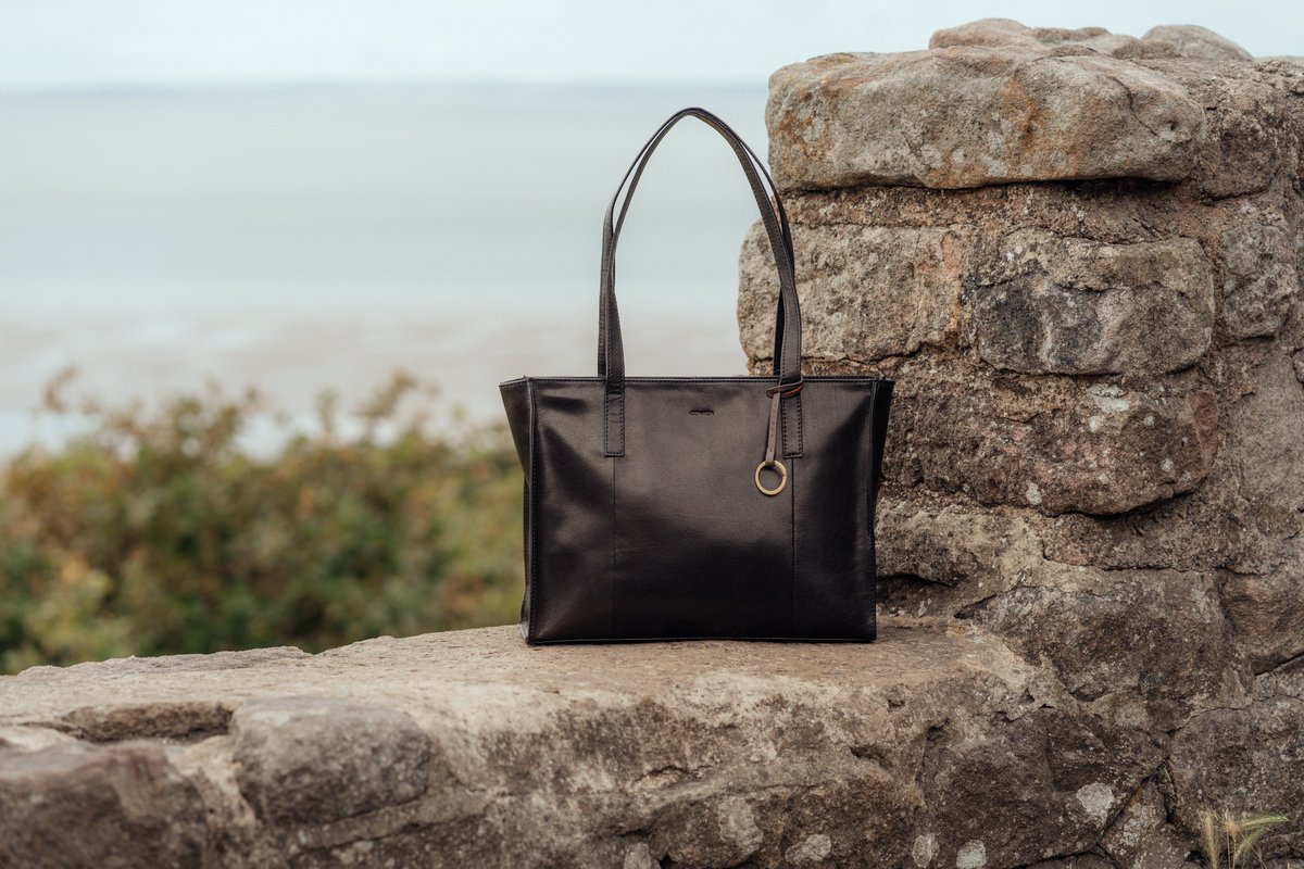 Pure Luxuries London tweet media