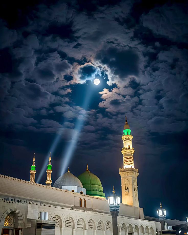 رسول الله ﷺ فرمایلي دي:
څوک چې الله تعالی د هر ډول رعیت (خلکو) مسؤل وګرځوي،
او هغه په داسې حال کې مړ شي چې له خپلې رعایا سره یې خیانت کړی وي،
نو الله تعالی به پر هغه جنت حرام کړي.
(”صحیح مسلم: 4729“)