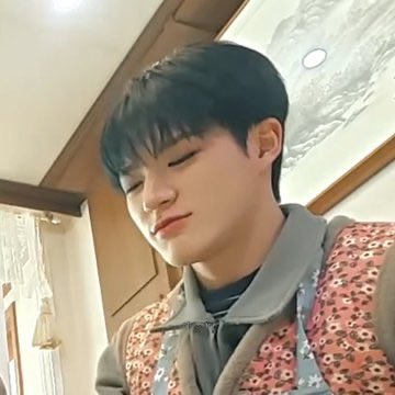 เหมือนภาพที่มีเสียงออกมาจากหัวว่า :
🐶💭 คอยดูนะฉันจะงอนให้หมดเลย (•̀⤙•́ )