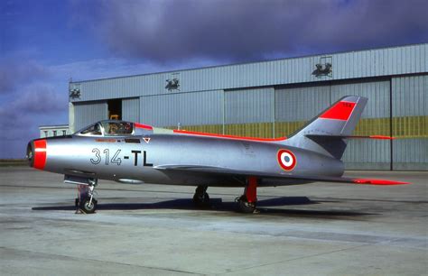 SafranAerosys's tweet image. [#OnThisDay] ✈️ 1951 – First flight of the Dassault Mystère, a French swept-wing fighter-bomber with a 30° wing angle, designed to exceed the sound barrier in a dive and lay the groundwork for the Mystère IV and 20.

#AvGeek #AviationHistory #Dassault