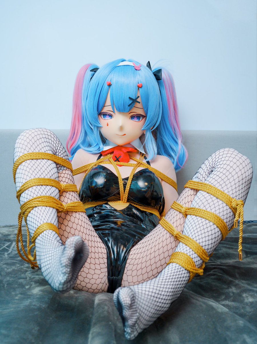 新大头搭配新姿势😋
🎀+📷：<a href="/0hanekoko0/">Hane_ko_ko</a> 
#kigurumi 

拉小绳儿比拉电线好玩