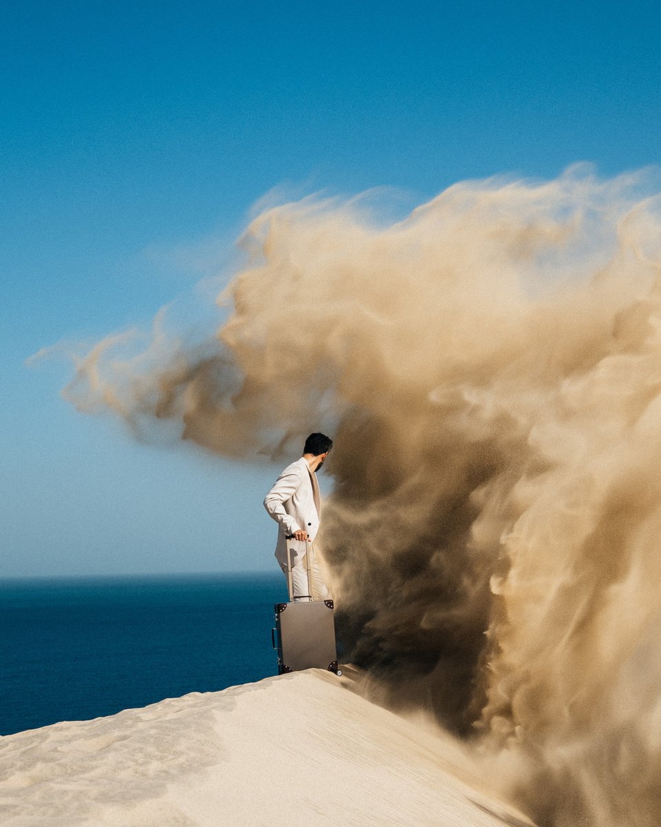 Doha’s golden horizons.

The Metropolis Carry-On in Noble Brown, crafted for journeys shaped by light and movement.

#ThePoetryOfTravel
#GlobeTrotter1897