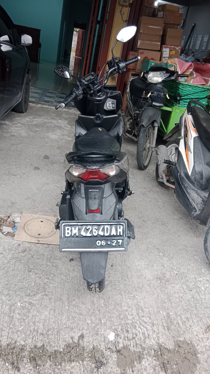 shellysagita523's tweet photo. TOLONG bagi siapapun yg liat Motor Beat Street Abu-abu di forum jual beli, plat Riau, BM 4264 DAH thn 2022, plis info ke aku, bakal ada imbalan buat yg nemu😭 soalnya ini motor pertama ku, aku beli pakai gaji pertama kuu, aku kredit sampai lunas 😭🙏 https://t.co/07UXn1FV3Z