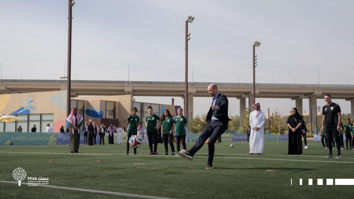 استقبل سمو وزير الرياضة (<a href="/AbdulazizTF/">عبدالعزيز بن تركي الفيصل</a>)، والرئيس التنفيذي لمؤسسة محمد بن سلمان "مسك" (<a href="/balbadr/">Badr AlBadr بدر البدر</a>)، الأمير ويليام، ولي عهد بريطانيا؛ ضمن جولة تعريفية بأحد المرافق الرياضية بـ "مدينة مسك"، التي تتميّز بتوفير بيئة متكاملة تدعم التطور والنمو في مختلف المجالات الرياضية.

#مؤسسة_مسك