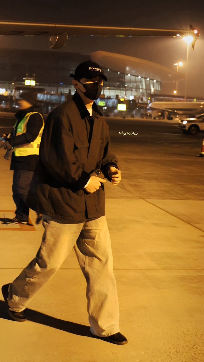 [2026.02.09] Hangzhou ✈️ Beijing

Seeing you turns an ordinary day into an extraordinary day 🥰💚

✨💚✨
————
Cr: Ms. Rita
#DengLun #邓伦 #鄧倫 #AllenDeng #ĐặngLuân #DengLunInternational