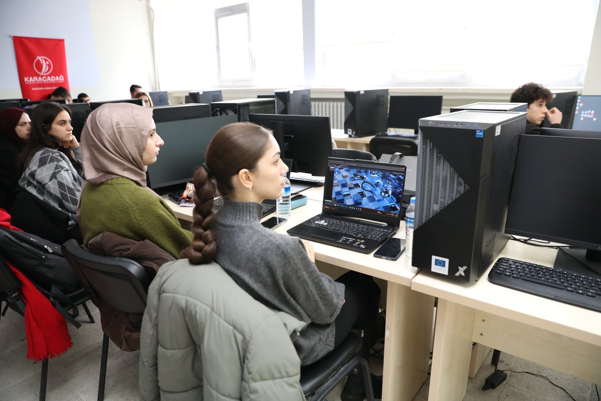 KaracadagKA's tweet photo. Sanayi ve Teknoloji Bakanlığı koordinasyonunda yürütülen Türkiye Siber Vatan Programı kapsamında ön elemeden başarıyla geçen öğrencilere yönelik Ajansımızın Dicle Üniversitesi iş birliğiyle düzenlediği yüz yüze eğitimler başladı.

Gençler yoğun teknik eğitimler, gerçek senaryolar ve bire-bir uygulamalarla yeteneklerini geliştiriyor.

@TCSanayi 
@SavunmaSanayii
@KalkinmaAjansGM 
@siberkume 
@dicleuni1973 

#sibervatan
#Diyarbakır