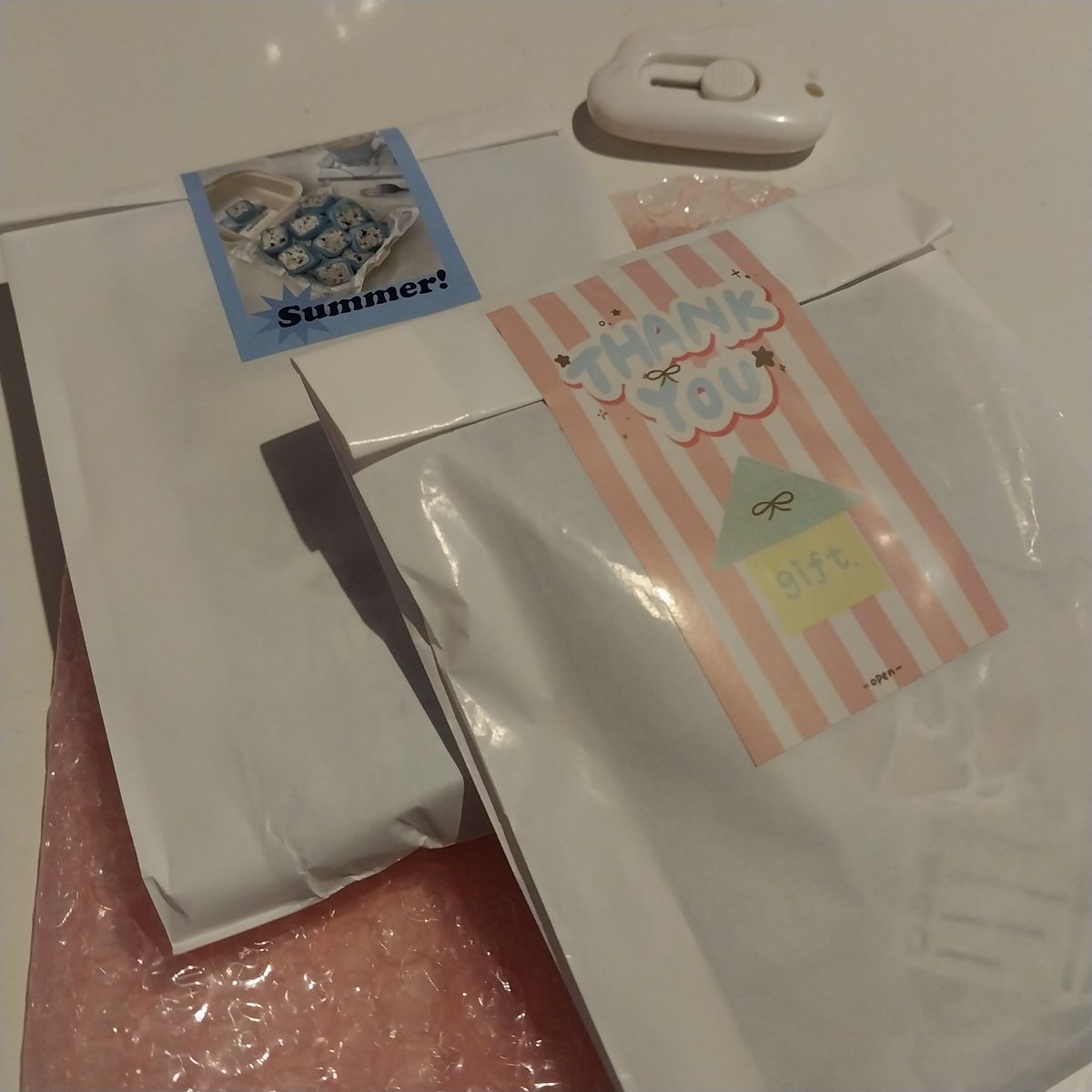 #bbluexgoods แพ็คน่ารักมากka ของแถมจุกๆเลย eiei 🧡🧡 ร้านอัปเดตอยู่ตลอดไม่ต้องคอยถามเลย ไว้มีโอกาสมาอุดหนุนอีกนะค้าบ ♡