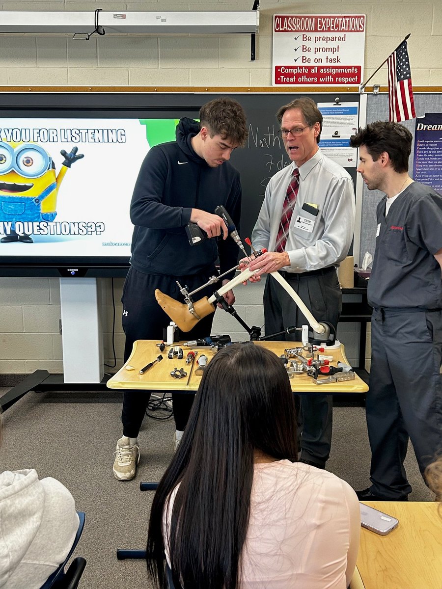 MPAVikings's tweet photo. Thank you to Dr. Bisignani for visiting our Anatomy class and leading an engaging orthopedic seminar! Students gained valuable real-world insight into the field. 🦴👏 @MPASDVikings https://t.co/Nw5Vz4U7eL