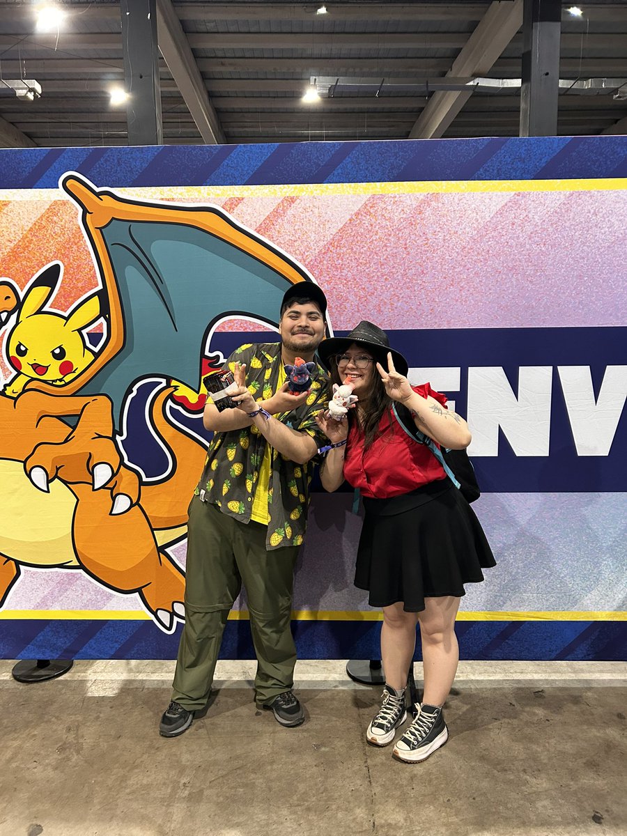 Feliz de participar en el Regional de Santiago Pokemon TCG! (fui flareon y no vi niun dengo GRRR) 4-4 nos fuimos este año. Como siempre agradecida de los amigos que tengo y poder compartir estas instancias con ellos ♥️ ahora a prepararse para la próxima aventura ✈️💸