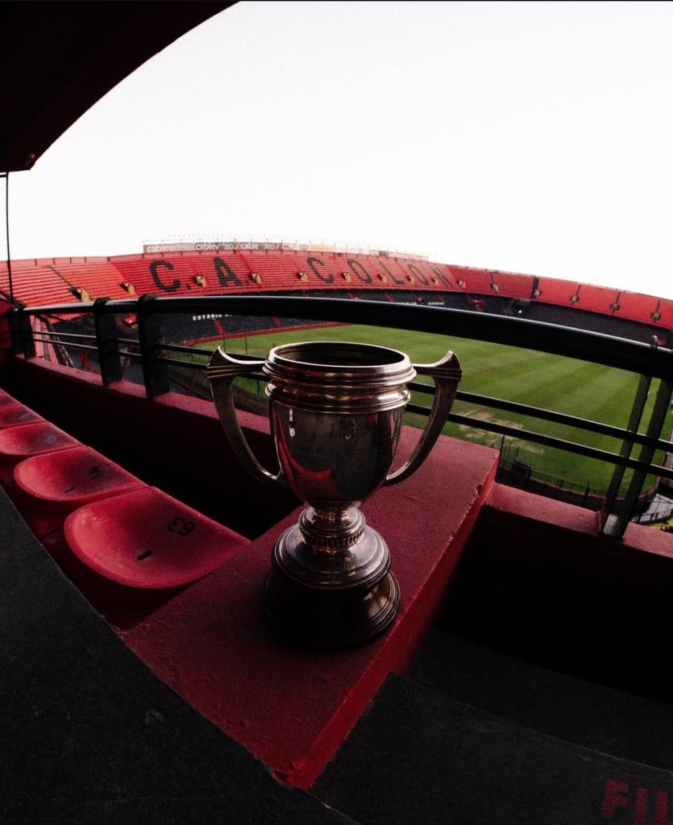 Una imagen que mucho tiempo fue usada como burla yo la veo como ejemplo de grandeza, crecimiento y orgullo, a pesar de esa inundación hoy tenemos uno de los mejores estadios del fútbol Argentino