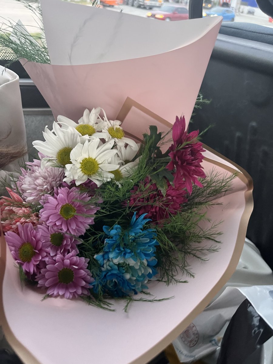 Arkadaşını kız neşesine boğunca daha çok neşelenen olmak💖 bayılıyorum iyi kii varsın güzelim