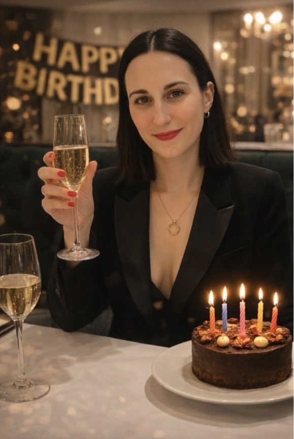 euphoriedesarts's tweet photo. Une année de plus 37ans 🥳, des leçons, des rires, et toujours cette envie de profiter de chaque instant ✨
Merci pour tous vos messages 🤍🥂
#anniversaire #birthdayvibes #gratitude #celebration #momentpresent #joiedevivre #lifestyle #elegance #frenchgirl #instamoment https://t.co/eNwy3h4Tlz