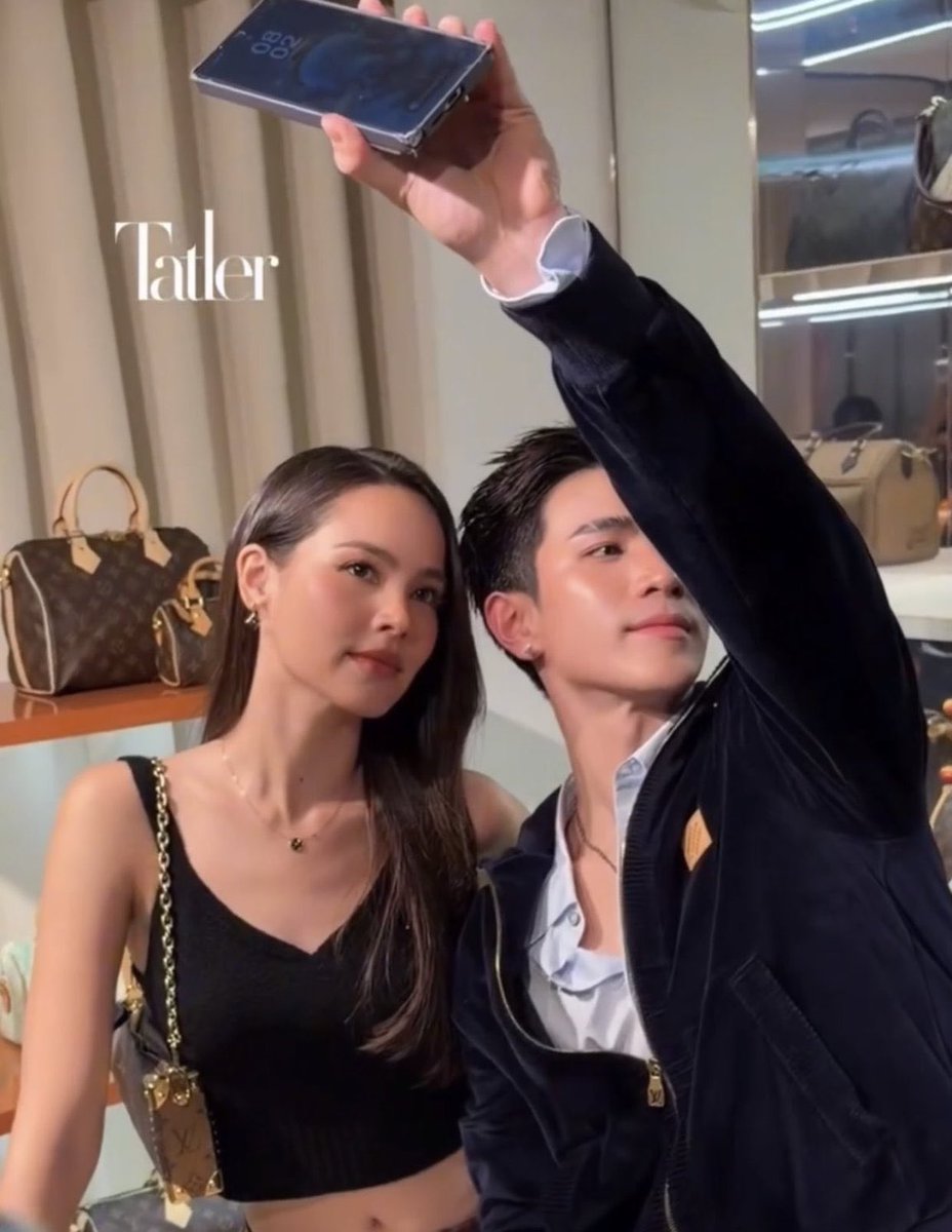 คืออออออ ใครก็ได้สะกิดบอกน้องโฟ้ดหน่อยว่าไม่ได้เปิดกล้องน่ะ😅

LV HOTEL BKK X FOURTH
#LouisVuittonxFourth
#LVMonogram130