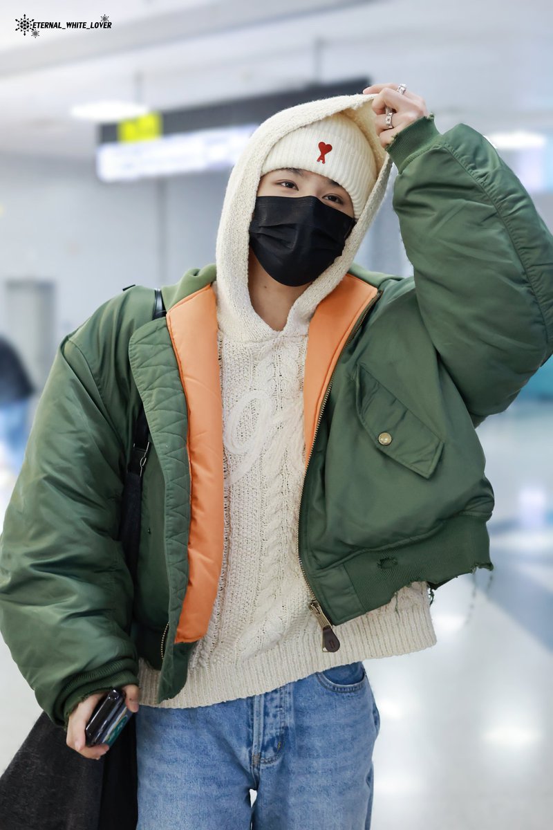 20260208长沙✈️北京【part 1】
忙碌的工作暂时结束～休息休息～二公加油＾０＾~一定会留到最后呦💛🤍
新年快乐🎆
<a href="/LEV_Official_/">LE'V</a> 

#LEV #레비 #レビ
#Wangzihao #왕즈하오 #王子浩 #ズハオ