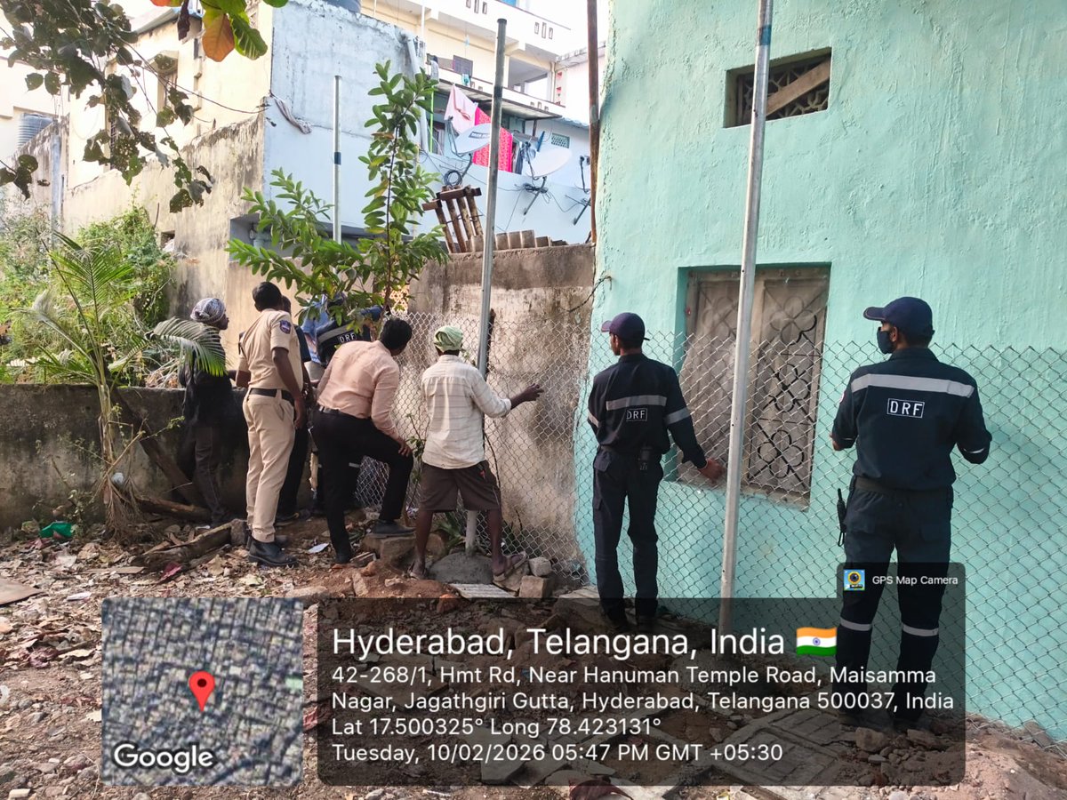 NewsMeter_In's tweet photo. #Hyderabad:
#HYDRAA restored a #govtschool #playground in #Kukatpally within 24 hours after removing #illegalencroachment on 33 guntas of #land.
The area is now #fenced and secured for #students’ use.
#Parents, #teachers & #locals hail #HYDRAA’s swift #action.
@Comm_HYDRAA https://t.co/lf4Ypszg8t