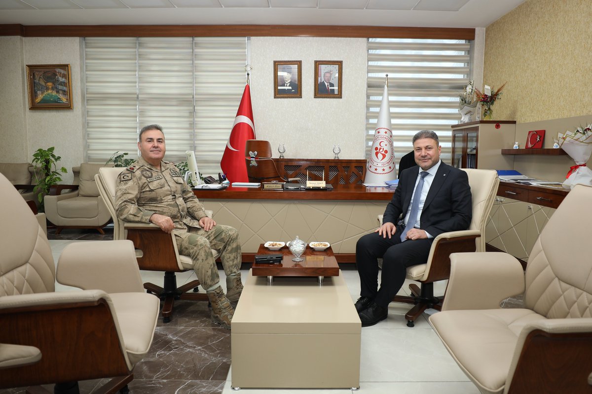 GSB_Van's tweet photo. Van İl Jandarma Komutanı Tuğgeneral Mücahit Avkıran, İl Müdürümüz Mehmet Tosun’u makamında ziyaret ederek yeni görevinde başarılar diledi. 

📍Van Gençlik ve Spor İl Müdürlüğü https://t.co/6FDEmhrqTf
