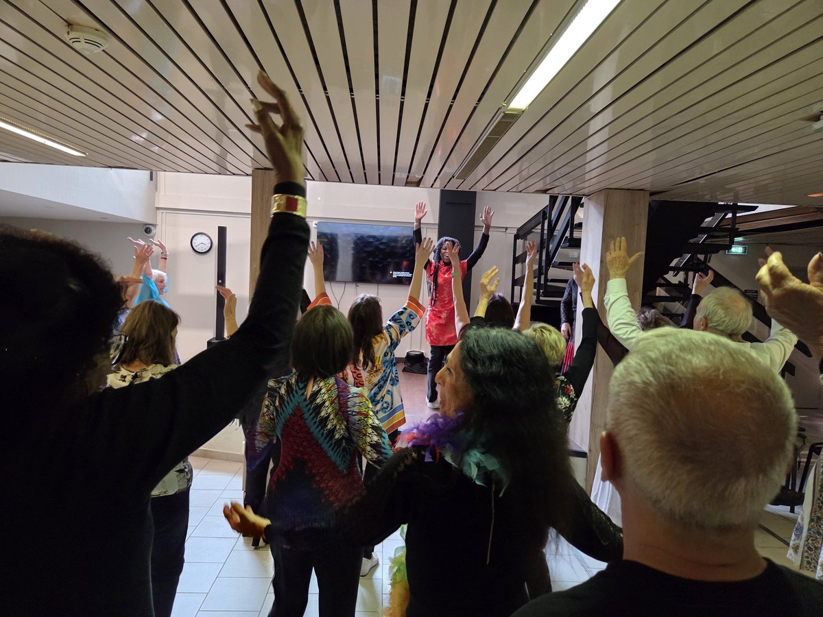jennifersalles_'s tweet photo. Il y a déjà un air de @NiceCarnaval à la Maioun dou Ray, avec un bal masqué organisé par l'association Galice pour nos aînés Niçois. 

Bugnes, costumes et musiques tous les ingrédients sont là pour une fête réussie ! 🎭 https://t.co/MIAZl0OQyP