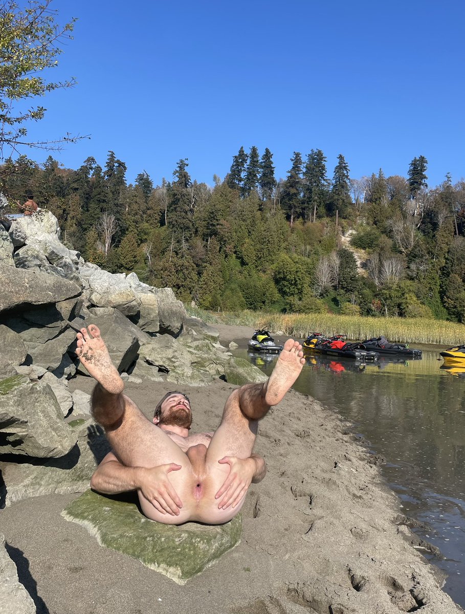 Hole next door tweet media