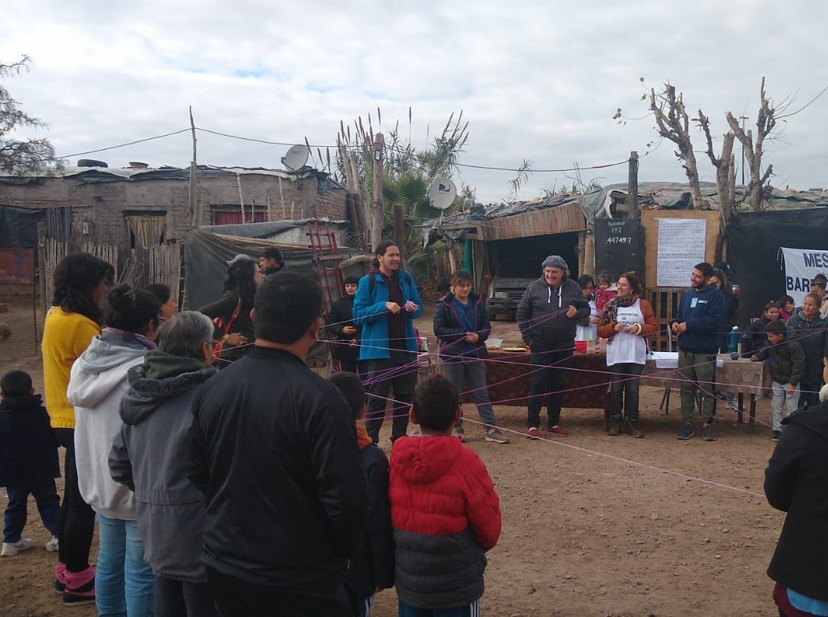 JoseLuisRamonOk's tweet photo. Callejón Comunero – Rivadavia 📍
La Suprema Corte de Justicia de Mendoza hizo lugar a nuestros planteos. No hay desalojo.
Hoy, 11 familias podrán vivir en paz, sin el acoso de los depredadores.
Hay leyes nacionales de orden público que no se pueden pasar por alto. https://t.co/00bYRq8AEi