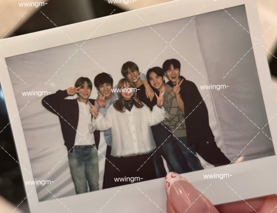 EXOの団体チェキ、修学旅行でカメラマンさんが撮ってくれる写真の