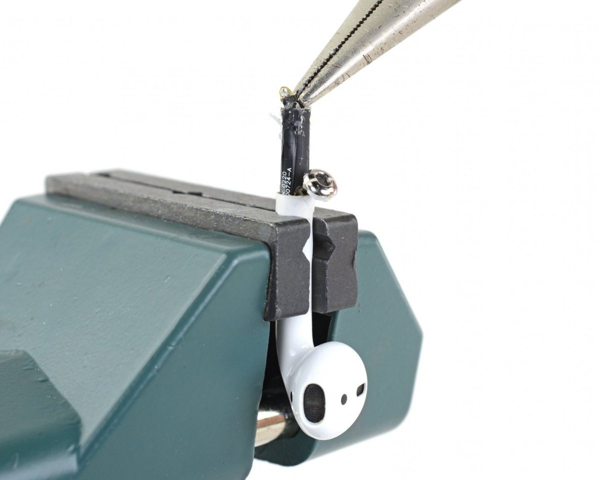iFixit's tweet image. Apple says it supports competition, privacy, and repair. AirPods say “not for you.” From EU feature lockouts to batteries you can’t replace, we unpack Apple’s most disposable design at the link below.
—
#iFixit #RightoRepair #FixTheWorld