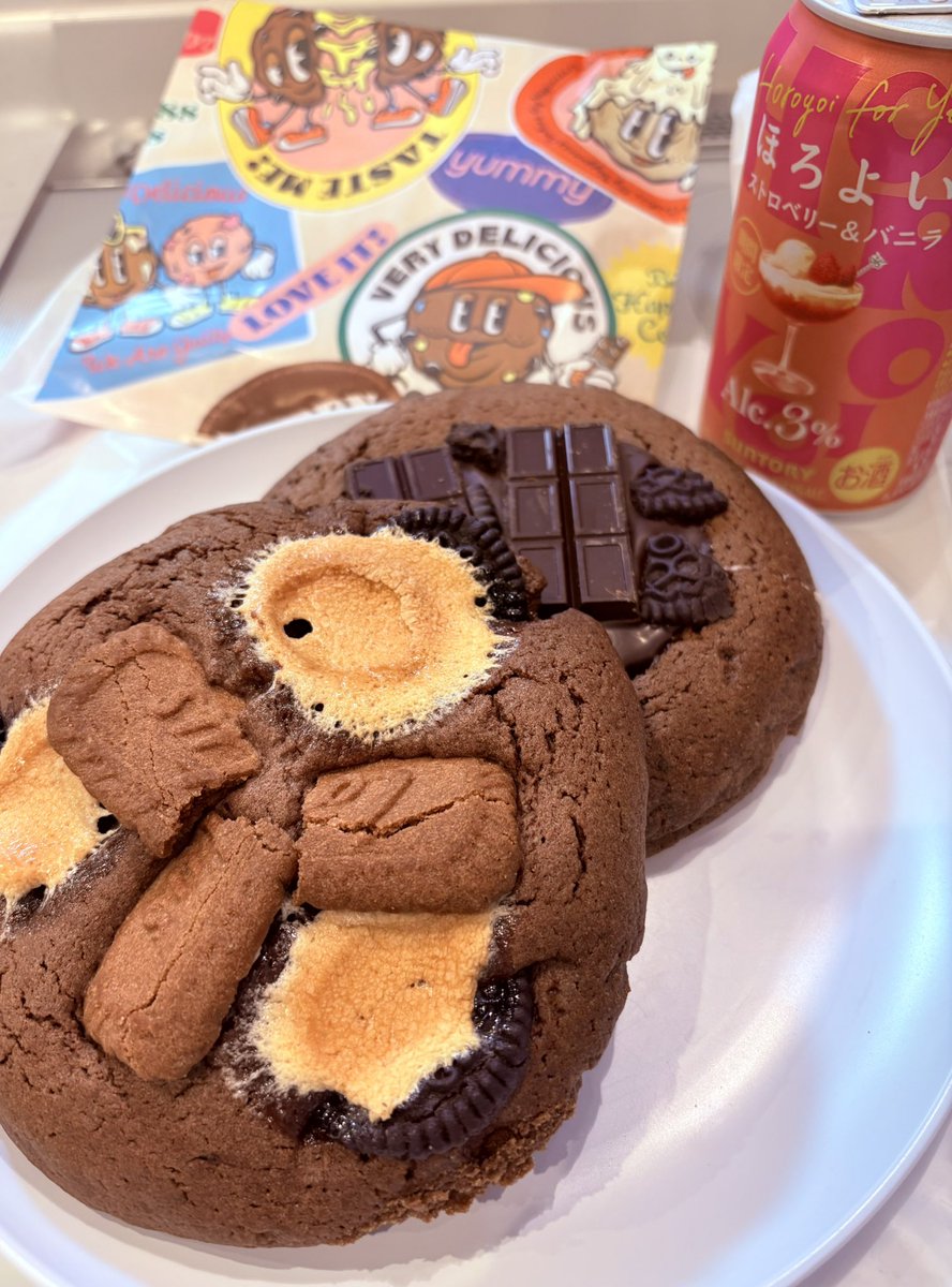 kdnokd's tweet photo. めちゃでかクッキー食べた🍪🎶おいしすぎる〜 https://t.co/xGPjsbXomO