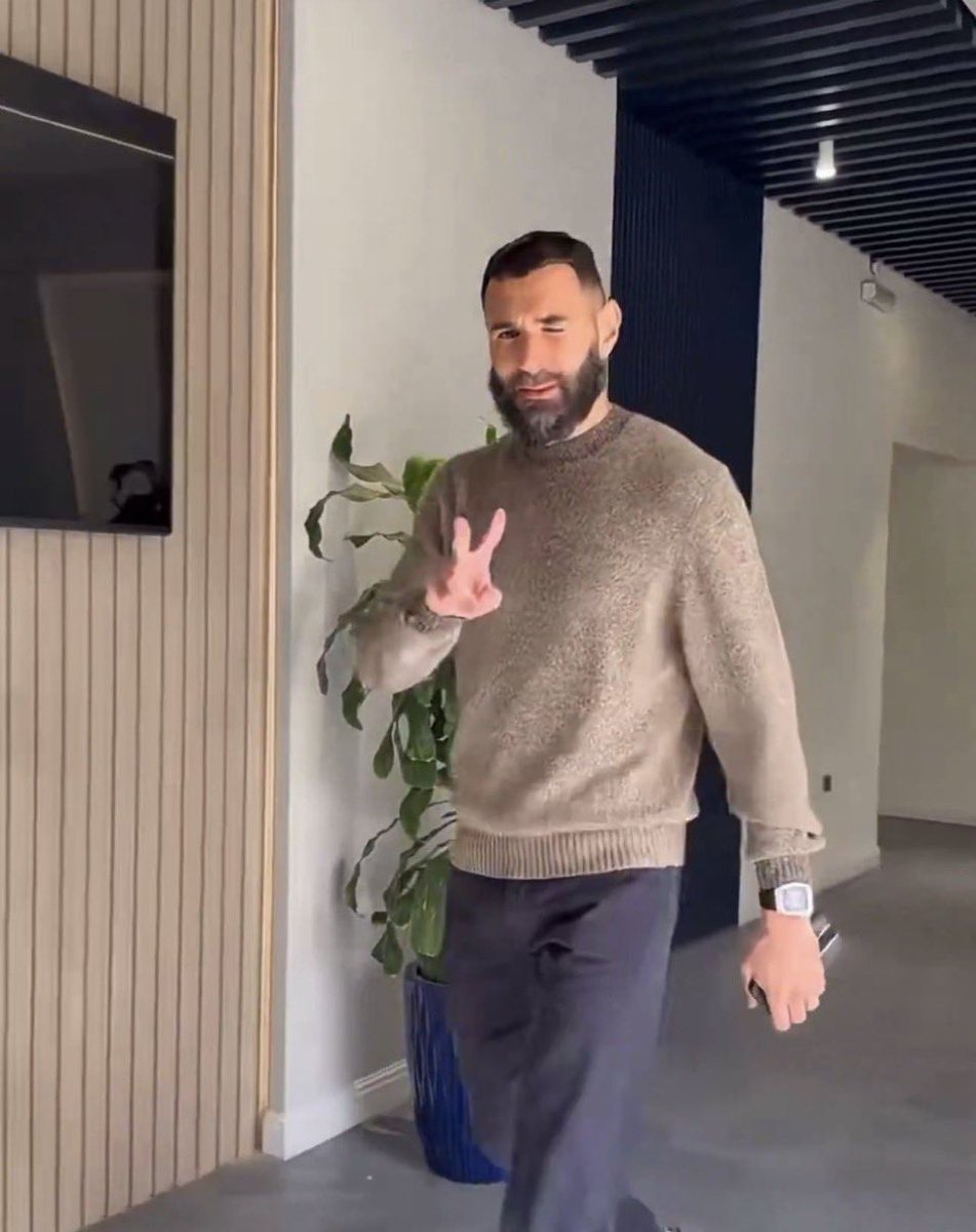Actu_KB9's tweet image. Benzema présent avec Al Hilal à l’entraînement cet après-midi. 😉✌️
#AlHilal #Benzema