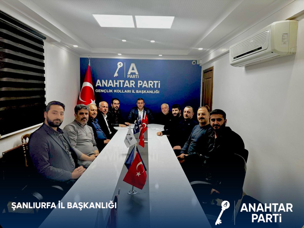 Anahtar Parti Şanlıurfa İl Başkanlığı olarak, ilçe başkanlıklarımızın katılımıyla kapsamlı bir değerlendirme ve istişare toplantısı gerçekleştirdik. Toplantıda, teşkilatlarımızın mevcut çalışmaları ele alınırken, önümüzdeki döneme ilişkin hedefler, saha faaliyetleri ve yol