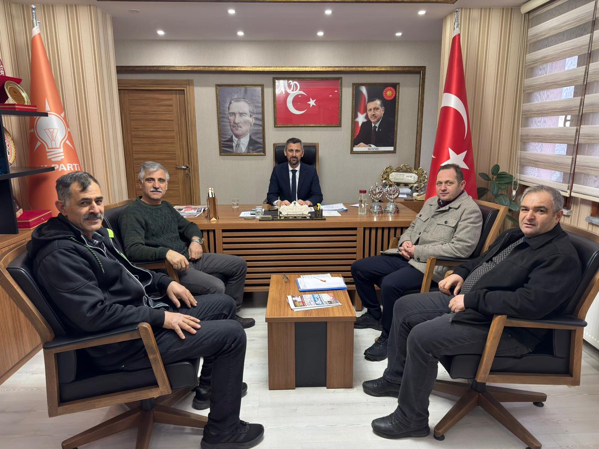 Trabzon Üçüncüoğlu Sülalesi Derneği Başkanı Sayın İsmail Üçüncü ve kıymetli yönetim kurulu üyeleri, İlçe Başkanımız Sayın Muhammet Ali Yılmaz’ı ziyaret ettiler.
Nazik ziyaretleri ve samimi sohbetleri için kendilerine teşekkür ediyor, çalışmalarında başarılar diliyoruz.