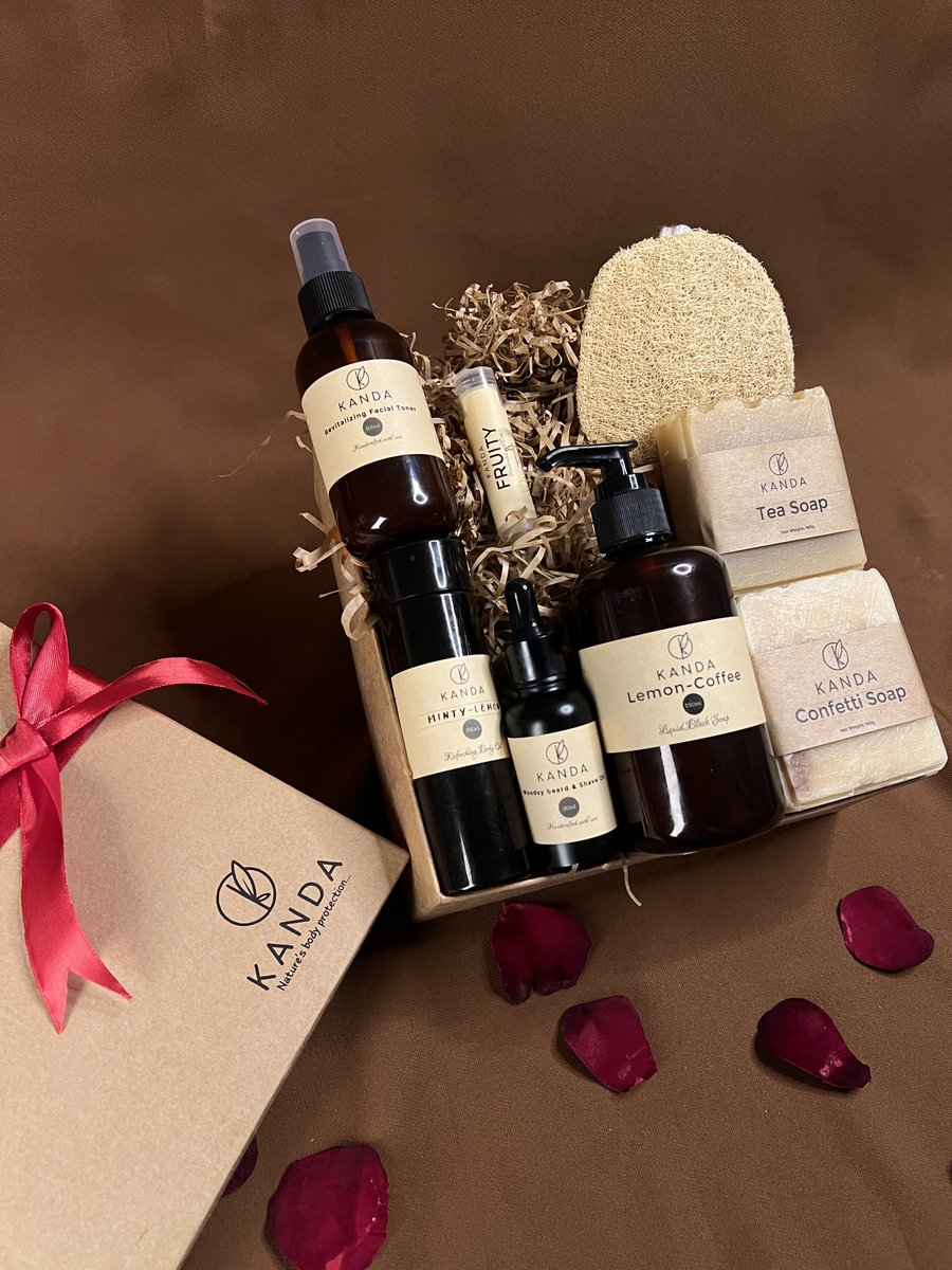 Kandanatural's tweet photo. Our Valentine gift sets:
💚Natural ingredients
💚All skin types (especially sensitive)
💚Ready to gift

Actually thoughtful. 
Valentine's in 2 days, DM to order or shop at https://t.co/Me8ZDsNaiX https://t.co/6vZ5fNzBUj