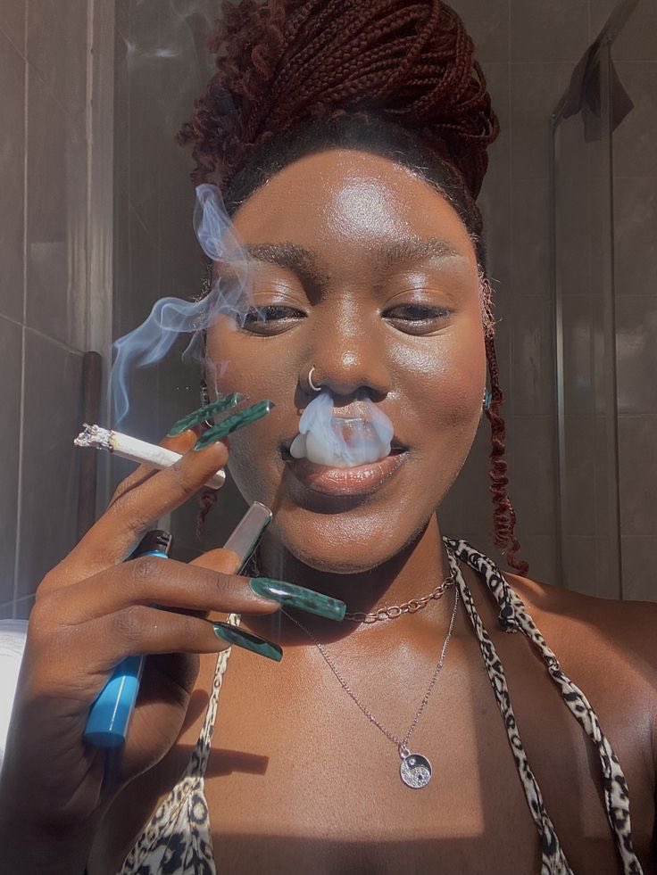 Swanky0001's tweet image. Guys can you marry a lady that smokes?💨🤔