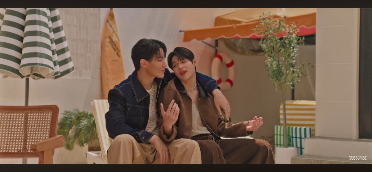 ดีไปหมดเลยอ่ะ เพลงและเอ็มวีเหมาะสมกับโอห์มปูนมาก มีแต่ความน่ารักสดใส เสียงเพราะ ประทับใจทั้งเพลงเลยจ้าาา😘🎉

#LoveOrLie_MV 
#OhmPoon