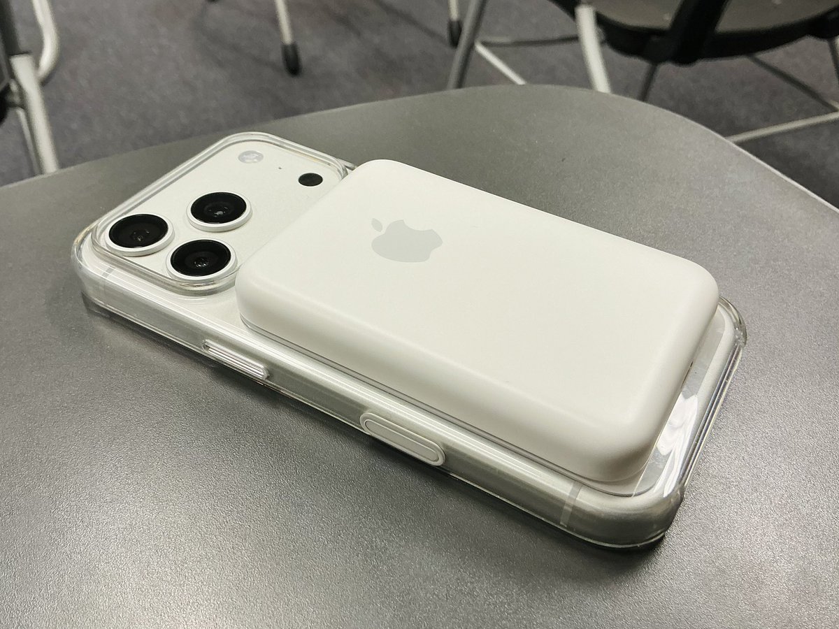 Still rocking the Apple MagSafe battery pack #Apple #magsafe