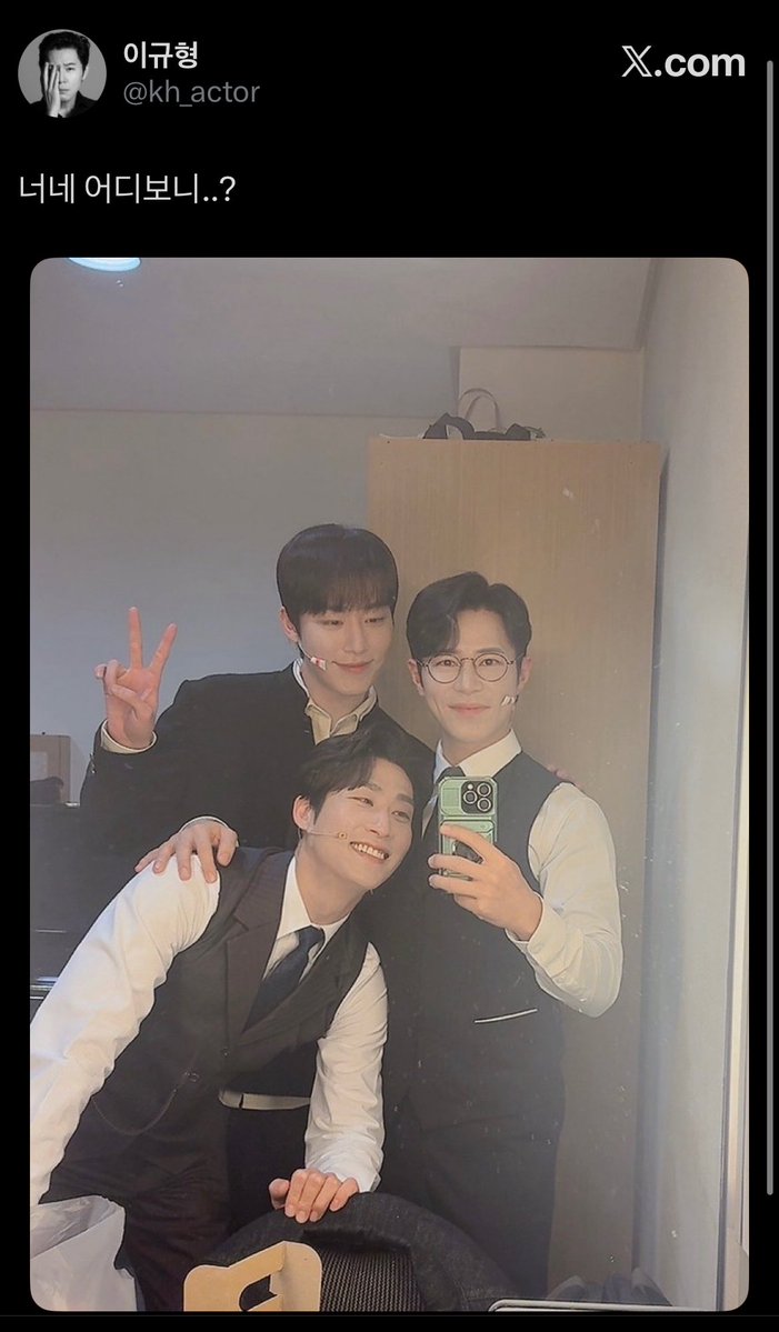 이제부터 거울샷의 정의는 찐으로 ‘거울 속 나’를 보고 찍는거다.