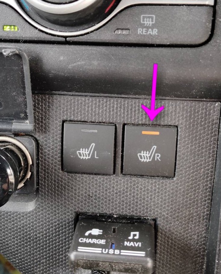このスイッチ（シートヒーター）、今まで押すの忘れてた💧 おケツあっ