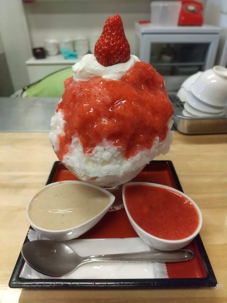 ひみつ堂　新春いちみ＋サービス小鉢モンブラン
ヨーグルトクリームにいちご美味しい　大寒波サービスの小鉢嬉しい　こっくり甘くてしゃーわせ　
（かき氷・時差投稿）